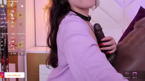 Snapshot of flor_deluna chatting on January 15, 2025, 10:02 pm Luna online show from January 15, 2025, 10:02 pm