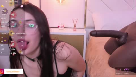 Snapshot of flor_deluna chatting on January 30, 2025, 6:54 pm Luna online show from January 30, 2025, 6:54 pm