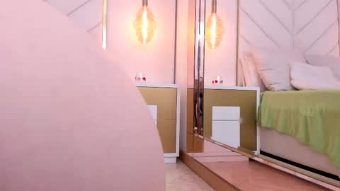 Snapshot of flor_deluna chatting on February 9, 2025, 6:47 pm Luna online show from February 9, 2025, 6:47 pm