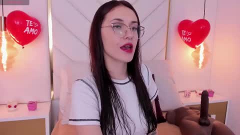 Snapshot of flor_deluna chatting on February 16, 2025, 11:38 am Luna online show from February 16, 2025, 11:38 am