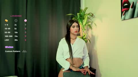 flor_gil online show from November 16, 2025, 12:16 am