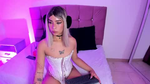  Flor  online show from April 17, 2026, 4:26 am