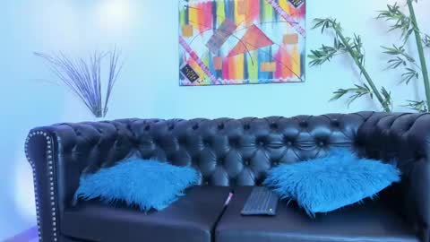  Flor  online show from May 2, 2026, 3:33 am