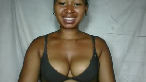 florencia011 online show from November 21, 2025, 9:57 pm