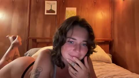 Snapshot of flowergirl448844 chatting on November 21, 2025, 4:22 am Flowergirl online show from November 21, 2025, 4:22 am