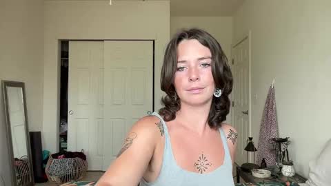 Flowergirl online show from January 16, 2026, 10:47 pm