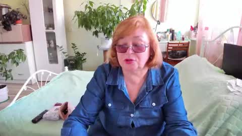 Snapshot of flowerlover8 chatting on September 28, 2025, 8:20 am Flowerlower online show from September 28, 2025, 8:20 am