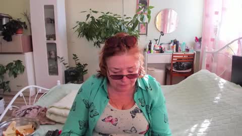 Snapshot of flowerlover8 chatting on October 1, 2025, 11:05 am Flowerlower online show from October 1, 2025, 11:05 am