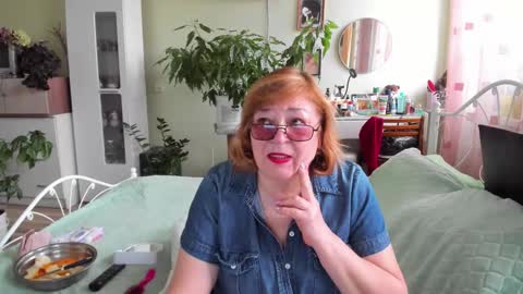 Snapshot of flowerlover8 chatting on October 4, 2025, 8:45 am Flowerlower online show from October 4, 2025, 8:45 am