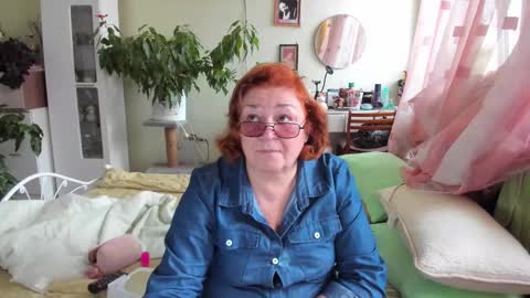 Snapshot of flowerlover8 chatting on October 15, 2025, 7:19 am Flowerlower online show from October 15, 2025, 7:19 am