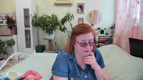 Snapshot of flowerlover8 chatting on October 29, 2025, 6:48 am Flowerlower online show from October 29, 2025, 6:48 am