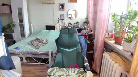 Flowerlower online show from March 19, 2026, 1:04 pm