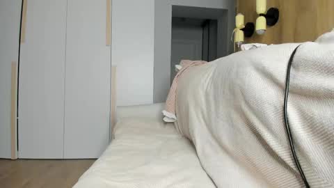 Flower online show from April 25, 2026, 5:54 pm