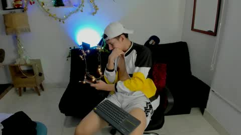 Snapshot of flowers109 chatting on December 27, 2024, 4:26 am flowers109 online show from December 27, 2024, 4:26 am