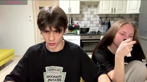 flowerscouple online show from April 16, 2026, 10:12 pm