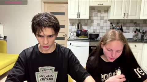 flowerscouple online show from April 17, 2026, 10:13 pm