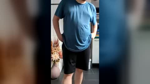 fluffybutt_ online show from June 17, 2026, 5:47 pm