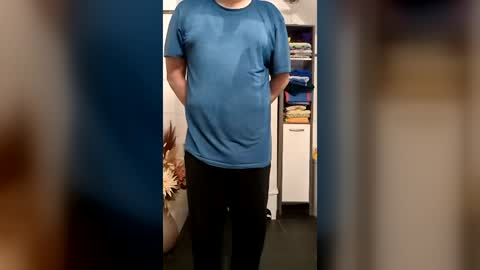 fluffybutt_ online show from July 5, 2026, 9:33 pm