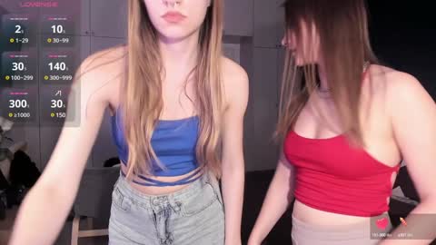 Snapshot of flurry_cute chatting on December 6, 2024, 4:49 pm Flurry and Chloe online show from December 6, 2024, 4:49 pm