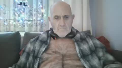 Snapshot of follador1001 chatting on December 24, 2024, 11:33 pm follador1001 online show from December 24, 2024, 11:33 pm