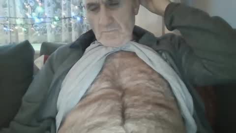 Snapshot of follador1001 chatting on December 30, 2024, 6:05 pm follador1001 online show from December 30, 2024, 6:05 pm