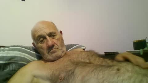 Snapshot of follador1001 chatting on June 19, 2026, 8:45 pm follador1001 online show from June 19, 2026, 8:45 pm