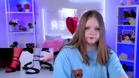 Snapshot of footfetish_baby chatting on February 23, 2025, 11:36 pm Molly online show from February 23, 2025, 11:36 pm