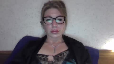 fox_red_lady7 online show from February 5, 2025, 8:57 pm