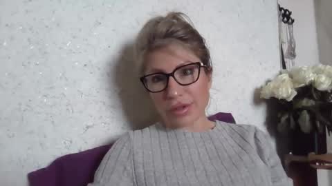 fox_red_lady7 online show from February 1, 2026, 9:19 am