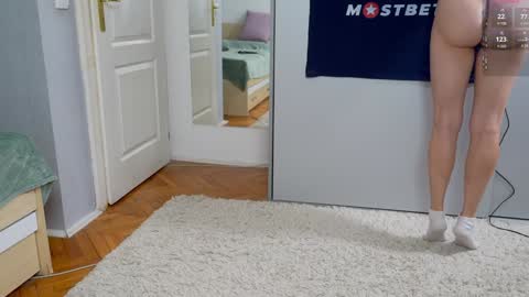 Snapshot of foxeslovefoxes chatting on December 3, 2024, 1:32 pm CUSTOM PHOTOS AND VIDEOS -  online show from December 3, 2024, 1:32 pm