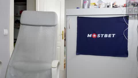 Snapshot of foxeslovefoxes chatting on December 8, 2024, 2:09 pm CUSTOM PHOTOS AND VIDEOS -  online show from December 8, 2024, 2:09 pm