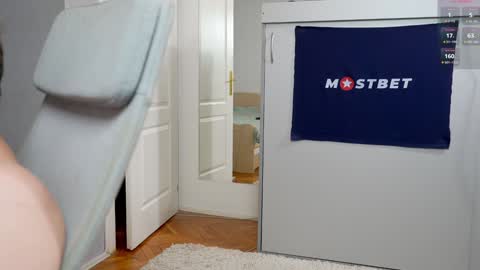 Snapshot of foxeslovefoxes chatting on December 10, 2024, 2:17 pm CUSTOM PHOTOS AND VIDEOS -  online show from December 10, 2024, 2:17 pm