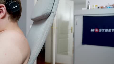 Snapshot of foxeslovefoxes chatting on December 13, 2024, 2:16 pm CUSTOM PHOTOS AND VIDEOS -  online show from December 13, 2024, 2:16 pm