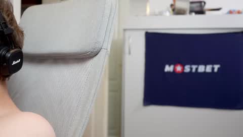 Snapshot of foxeslovefoxes chatting on December 14, 2024, 2:21 pm CUSTOM PHOTOS AND VIDEOS -  online show from December 14, 2024, 2:21 pm