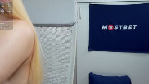 Snapshot of foxeslovefoxes chatting on December 24, 2024, 3:58 pm CUSTOM PHOTOS AND VIDEOS -  online show from December 24, 2024, 3:58 pm