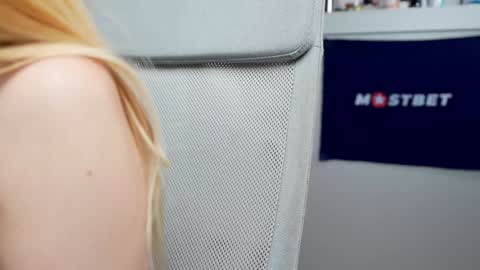 Snapshot of foxeslovefoxes chatting on January 11, 2025, 5:29 pm CUSTOM PHOTOS AND VIDEOS -  online show from January 11, 2025, 5:29 pm