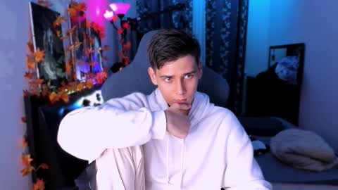 Foxicfu online show from October 1, 2025, 7:31 pm