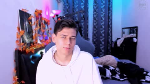 Foxicfu online show from October 2, 2025, 6:48 pm