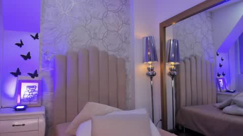 Foxy online show from April 15, 2026, 7:54 pm