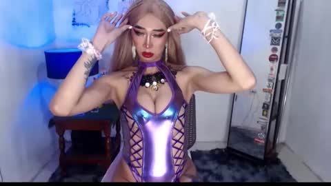 foxy_goddess online show from December 4, 2025, 5:10 pm