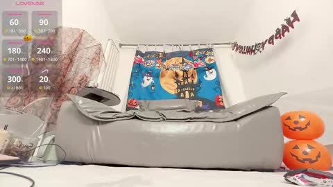 yiyi online show from October 25, 2025, 12:02 pm