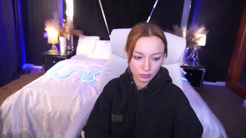 Maya online show from October 7, 2025, 2:25 pm