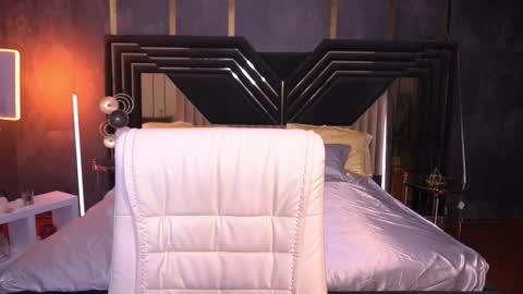 Kate online show from October 25, 2025, 8:14 pm