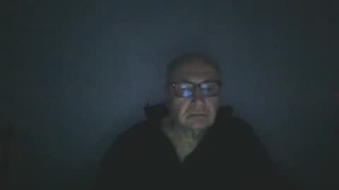 Snapshot of fra94 chatting on December 8, 2024, 3:35 pm fra94 online show from December 8, 2024, 3:35 pm