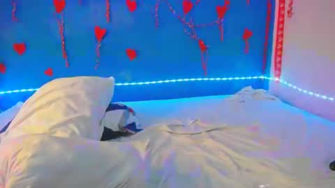 francihot4 online show from February 16, 2025, 8:22 pm