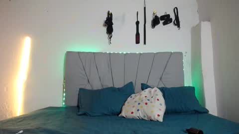 francihot4 online show from September 15, 2025, 11:49 pm