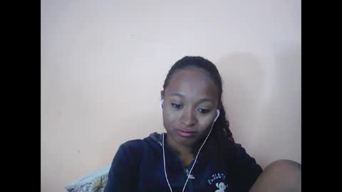 Snapshot of francine925426 chatting on October 23, 2025, 12:26 pm francine925426 online show from October 23, 2025, 12:26 pm