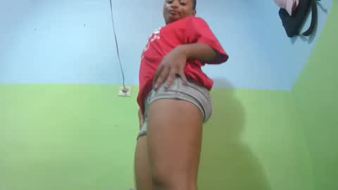 Snapshot of francine925426 chatting on February 4, 2026, 7:25 am francine925426 online show from February 4, 2026, 7:25 am