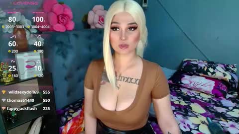 Snapshot of francine_lover chatting on February 20, 2025, 1:25 am Ms Francine online show from February 20, 2025, 1:25 am