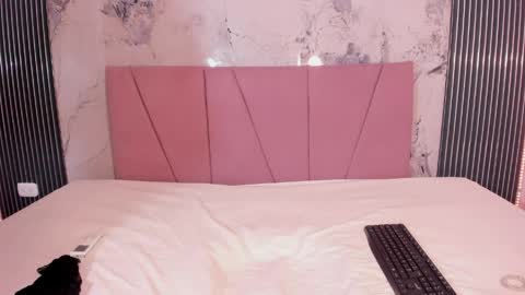 Laura online show from April 7, 2026, 7:25 pm